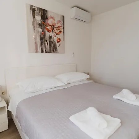 House Petar 1 펜션 자다르