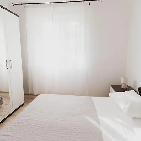 Semesterbostad House Petar 1