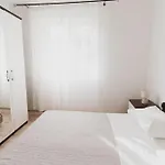 Semesterbostad House Petar 1